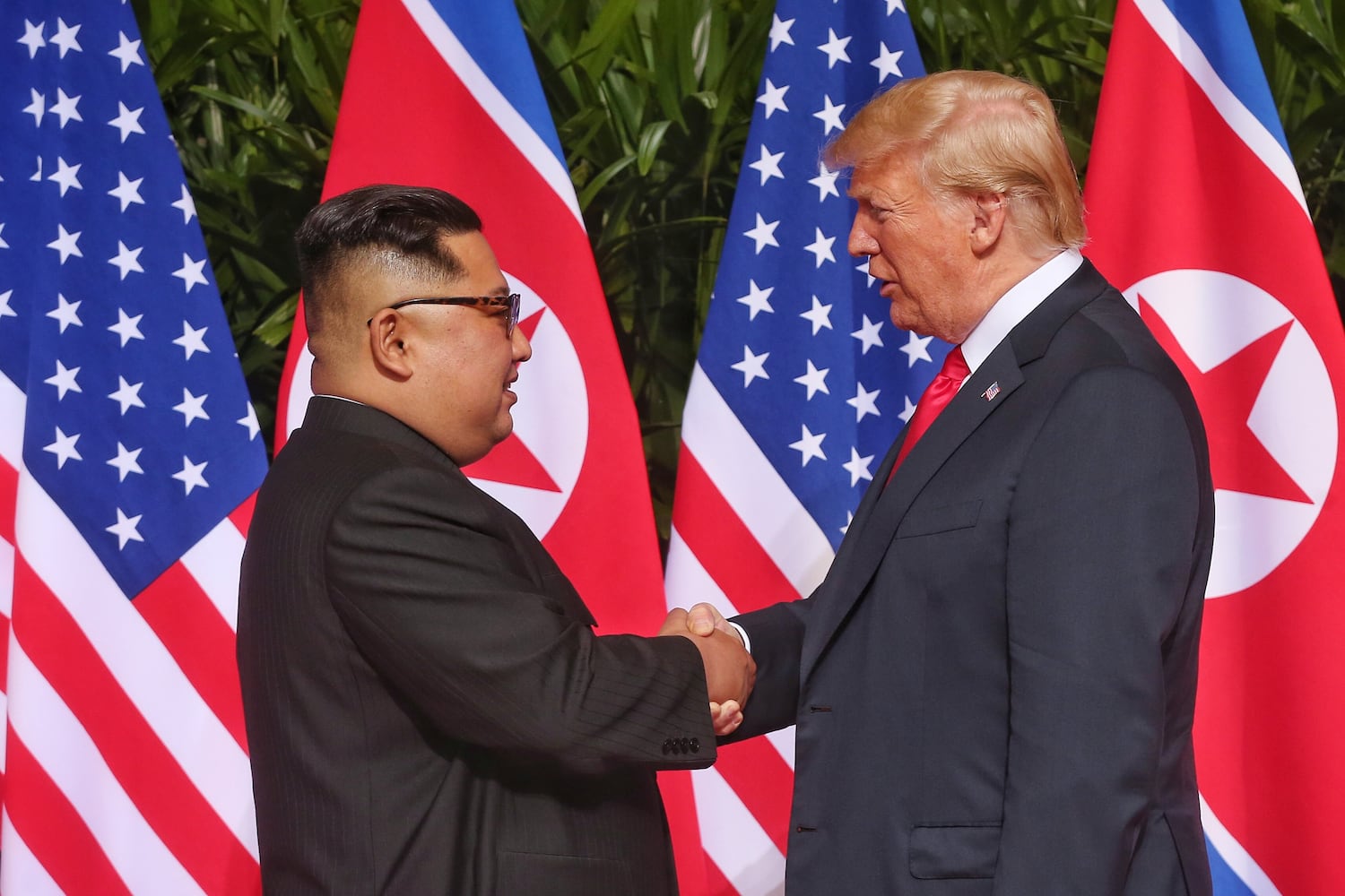 Trump, Kim Jong Un meet for historic US-North Korea summit