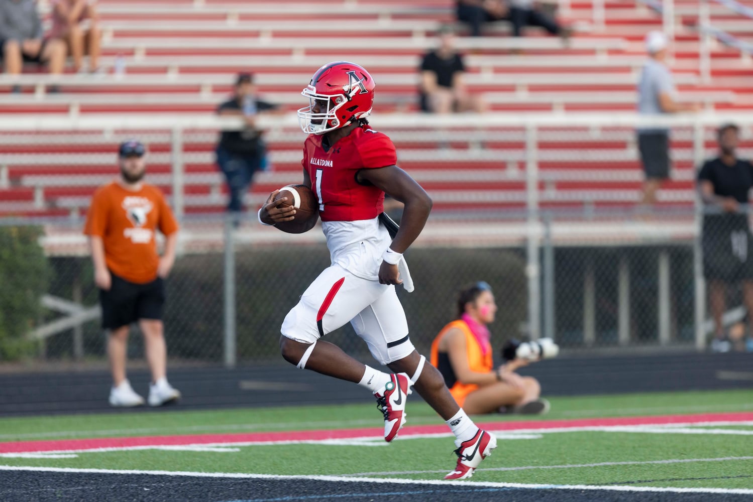 Allatoona’s Saadiq Teel (1) scores a touchdown against Kell. (Photo/Jenn Finch)