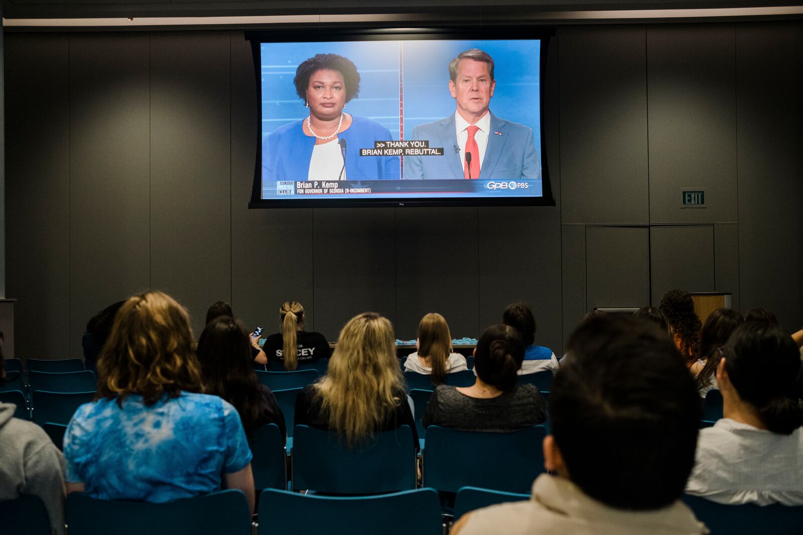 Students attend a watch party to see the gubernatorial debate between Democratic challenger Stacey Abrams, Libertarian challenger Shane Hazel and Georgia Republican Gov. Brian Kemp, at Emory University, Atlanta, on Oct. 17, 2022. (Gabriela Bhaskar/The New York Times)