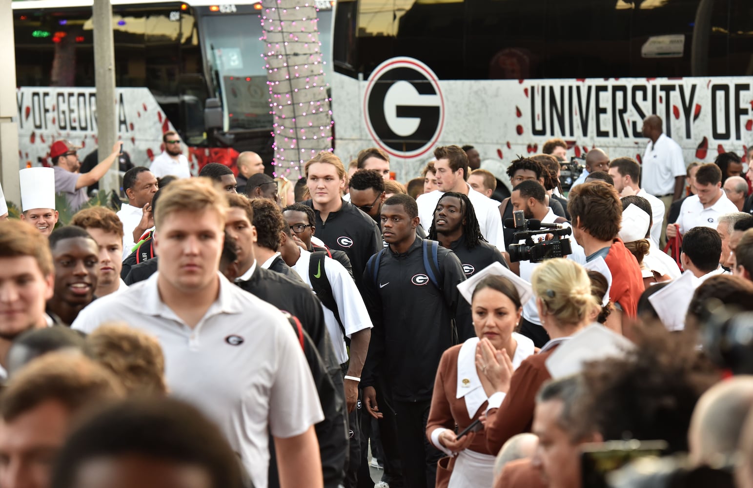 Photos: The scene at the Rose Bowl as Georgia, Oklahoma game nears