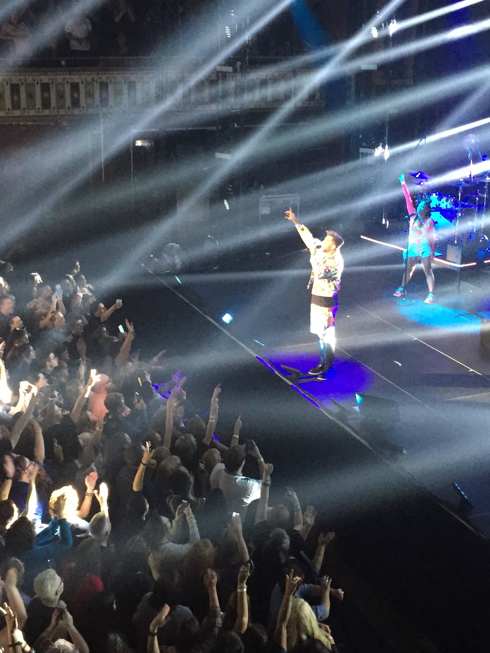 During the encores, the light show helped rev up the crowd. CREDIT: Rodney Ho/ rho@ajc.com