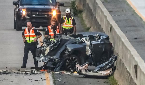 A fatal crash blocked all northbound lanes of Ga. 400 at Holcomb Bridge Road in Roswell for five hours Tuesday morning.

