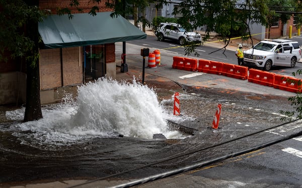 Water continues to flood out of the broken water main at 11th and West Peachtree street. Sunday, June 2nd, 2024 (Ben Hendren for the Atlanta Journal-Constituion)