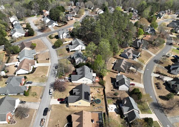 Aerial photograph shows solar panels on Alex Betancourt’s roof (middle lower) in Deer Valley subdivision, Friday, March 24, 2023, in Suwanee. Alex Betancourt put solar panels on his roof last year. He received letters from his HOA claiming the panels were an architectural addition that violated the community's rules. Now, they're threatening to forcibly remove the panels from his roof. (Hyosub Shin / Hyosub.Shin@ajc.com)