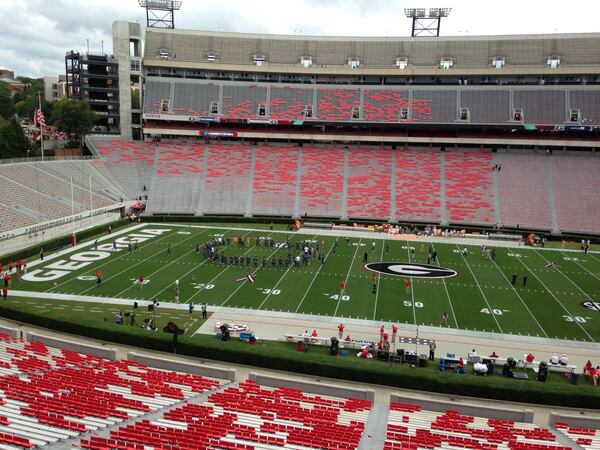 Clad in their traditional, er, gray, the Vols gather between the hedges. (M. Bradley)