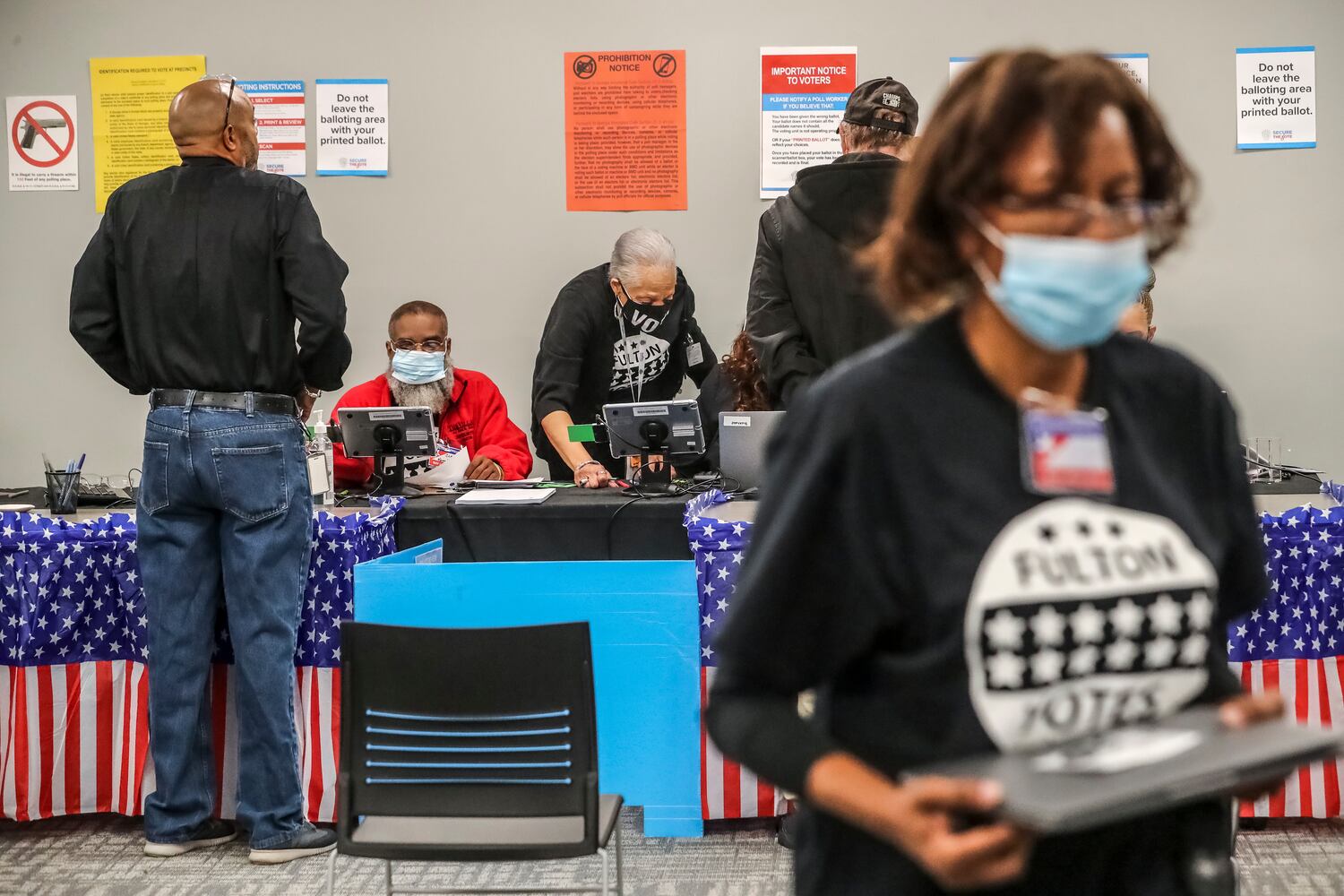 October 17, 2022 Atlanta: Several dozen voters were there in the first hour of early voting at the Buckhead Library located at 269 Buckhead Avenue NE in Atlanta on Monday, Oct. 17, 2022.  (John Spink / John.Spink@ajc.com) 

