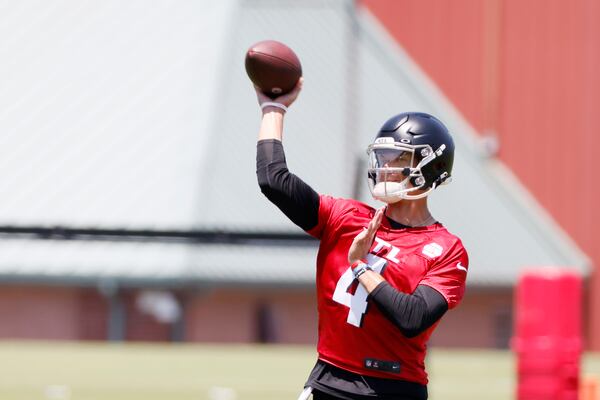 Falcons quarterback Desmond Ridder (4) attend a pass during minicamp at the Atlanta Falcons Training Facility Wednesday, June 15, 2022, in Flowery Branch, Ga. Miguel Martinez / miguel.martinezjimenez@ajc.com