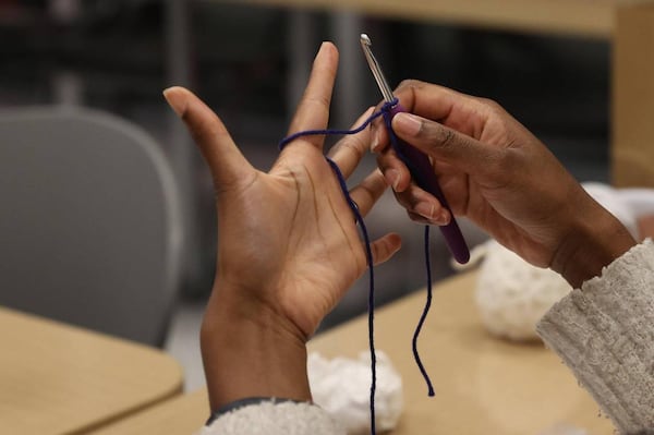 Judah David Creations owner Darice Oppong demonstrates one method for how to complete a slip knot during NICU support group on Wednesday, Dec. 19, 2024, at the Beverly Knight Children’s Hospital in Macon, Georgia. (Photo Courtesy of Katie Tucker/The Telegraph)