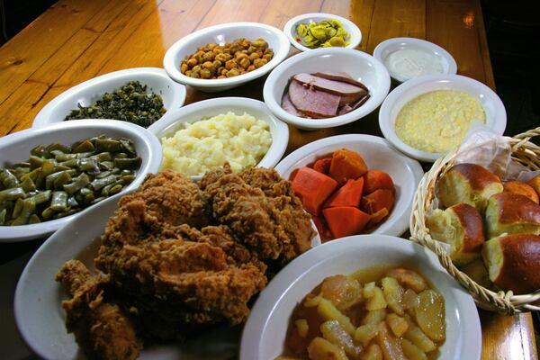 Family style dining at The Smith House.
(Courtesy of The Smith House)