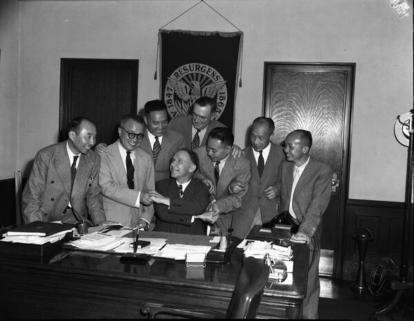 Atlanta Mayor William B. Hartsfield meets with Chinese YMCA representatives in 1948. (Lane Brothers Commercial Photographers, Special Collections and Archives, Georgia State University Library)