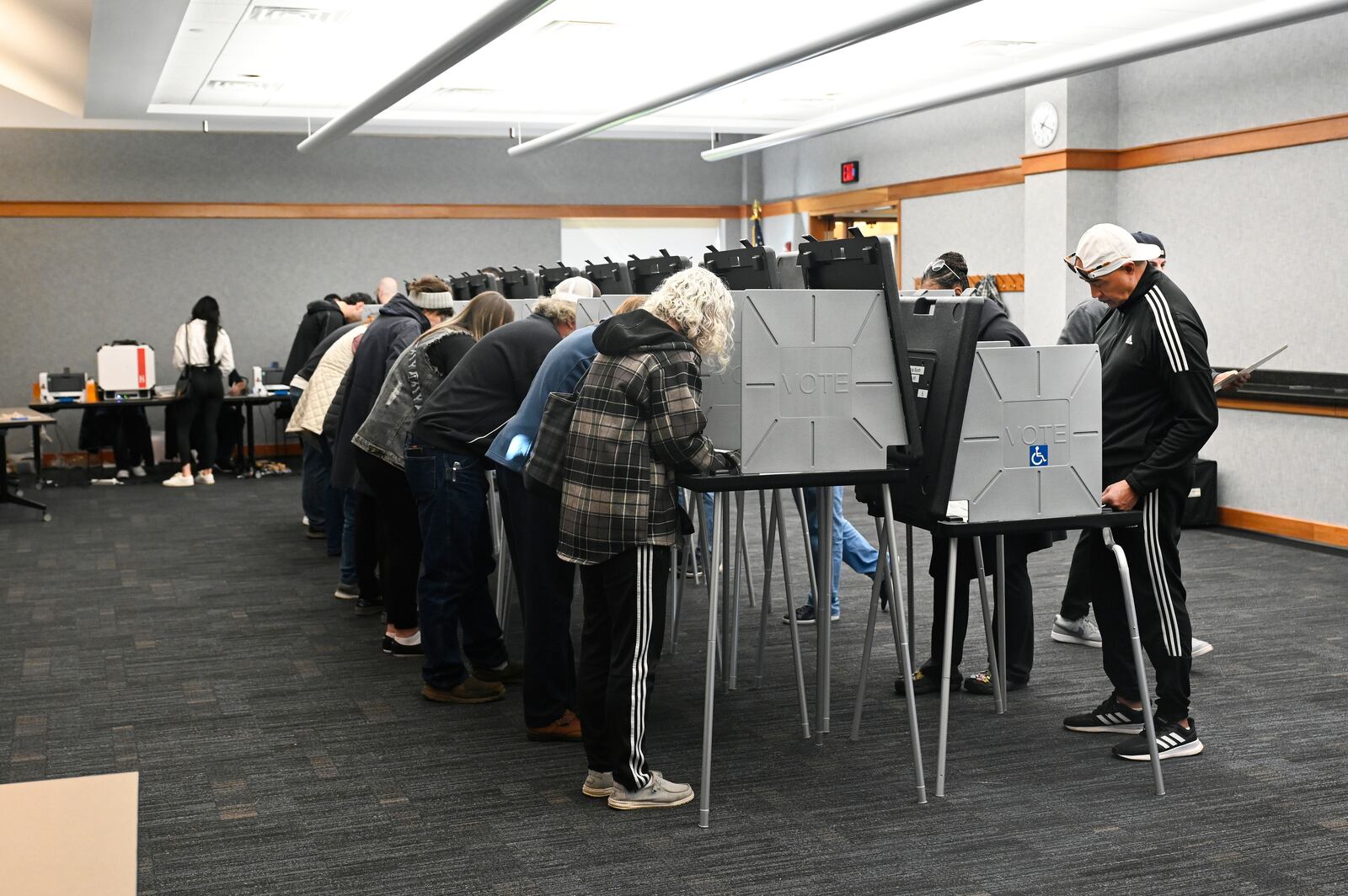 Early voters fill out their ballots at the West Bloomfield Township Public Library, Sunday, Oct. 27, 2024, in West Bloomfield Township, Mich. (AP Photo/Jose Juarez)