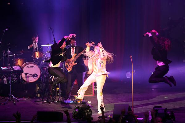  Kesha and her band had a blast onstage. Photo: Robb Cohen Photography & Video /RobbsPhotos.com