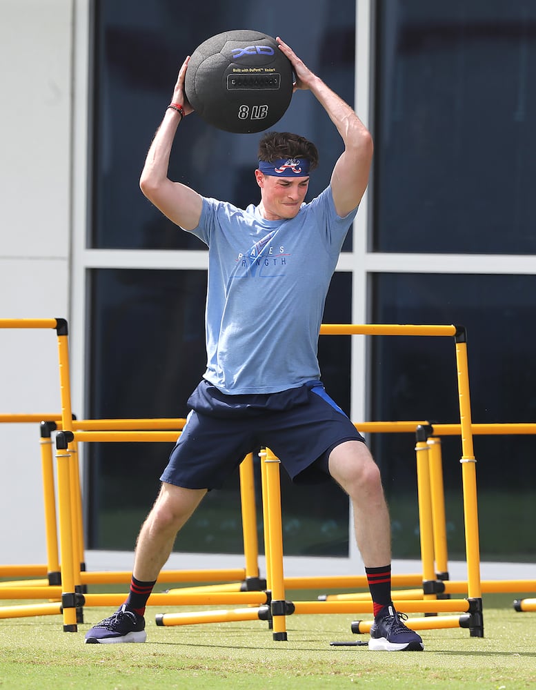 Photos: Braves loosening up at spring training