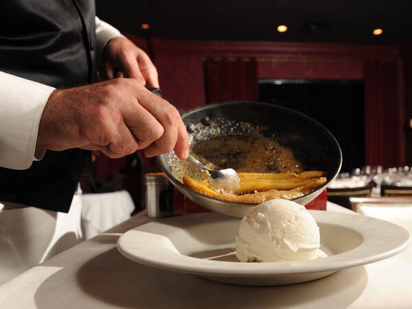 110811-JOHNS CREEK-GA- John Kessler's weekly dine review of Viande Rouge on Thursday August 11, 2011. Manager/waiter Brian Thomas making flaming bananas foster. (BECKY STEIN/special)