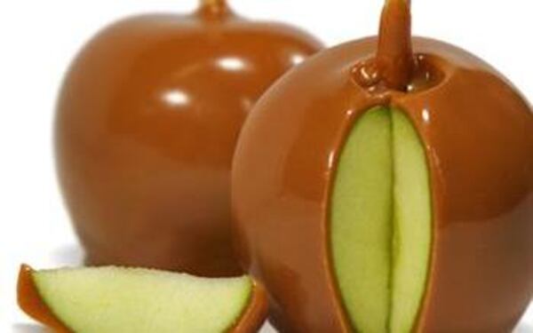 Kilwins uses Granny Smith apples and dips them into homemade caramel before adding toppings like peanuts, pecans and chocolate.