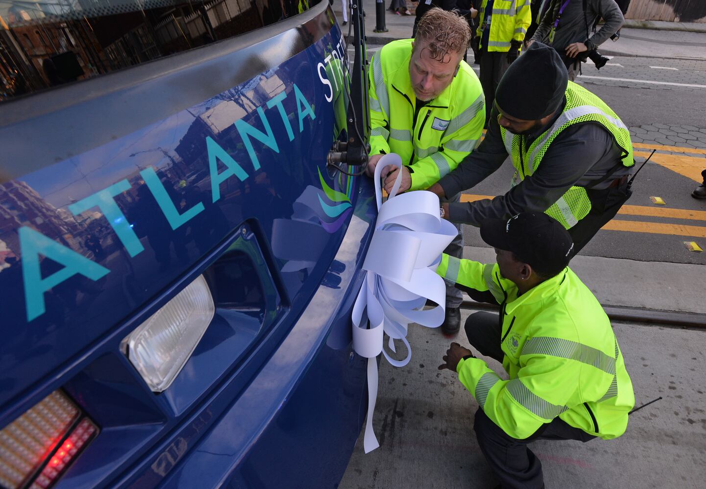 Atlanta streetcar takes its first ride