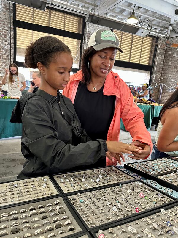 Charleston City Market offers a range of goods ranging from jewelry to sweetgrass baskets, which are South Carolina's official state handicraft.