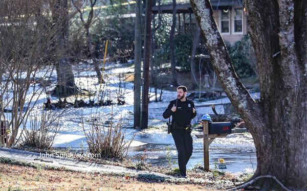 DeKalb County officials worked to repair a water main break on McClendon Drive. The break caused water pressure issues and prompted school closures Friday morning. (John Spink/jspink@ajc.com)