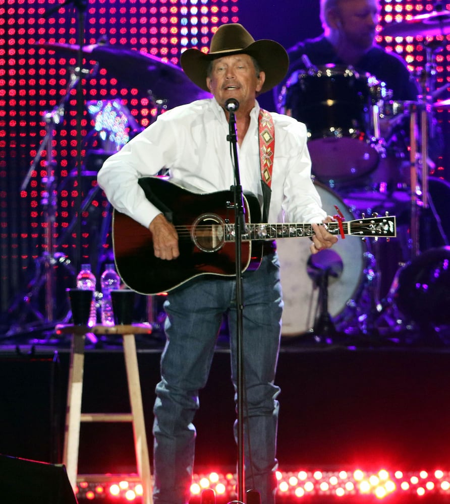 PHOTOS: George Strait, Chris Stapleton deliver country hits at Mercedes-Benz Stadium