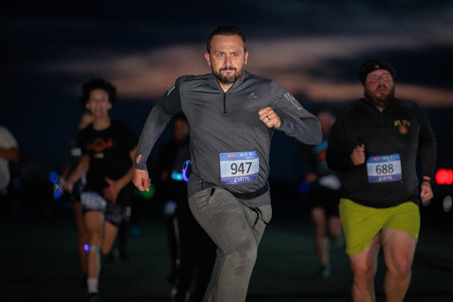 Runners take to Hartsfield-Jackson runway for 5K race
