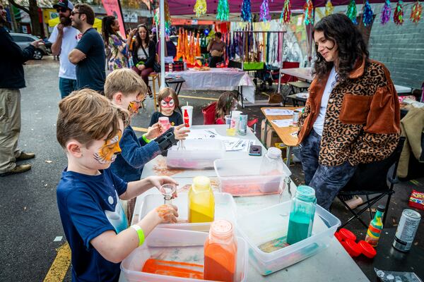 Hot Sauce Fest ATL features a kids’ zone with activities such as making sand art in hot sauce bottles.