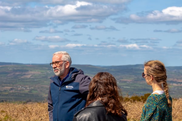 Howard Keeley, director of the Georgia Southern University Center for Irish Research and Teaching, converses with students during a recent visit to Ireland. (Photo courtesy of Maddox Powers)