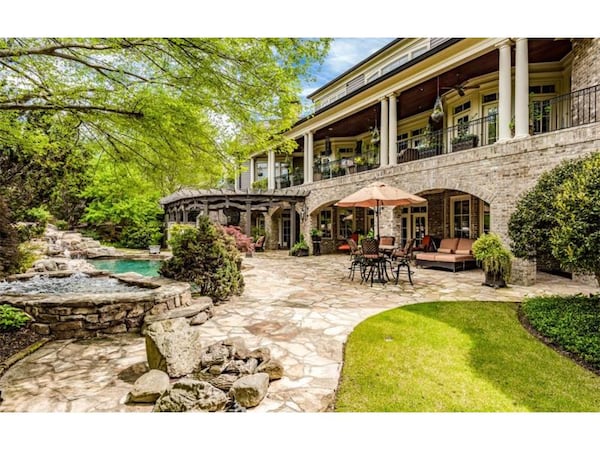 Comedian Ron White is selling his Gwinnett County home in the River Club, an exclusive Suwanee golf community.