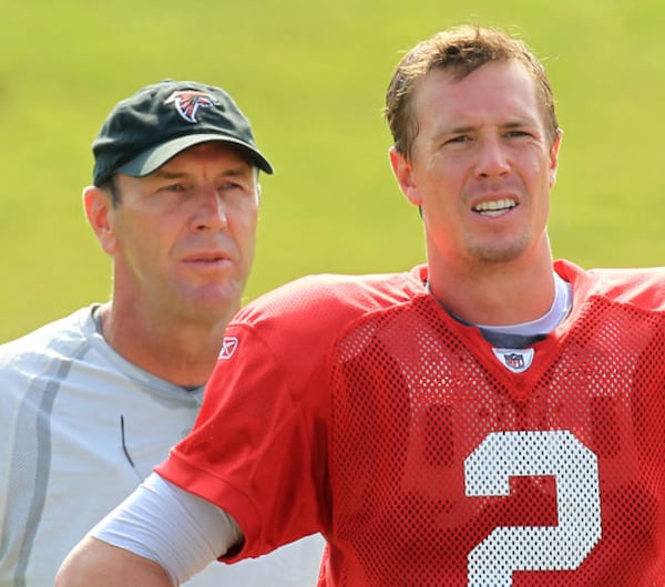 Falcons offensive coordinator Mike Mularkey and quarterback Matt Ryan watch a play.