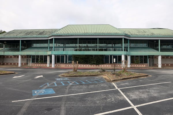 The closed grocery store, Ingles, is shown at the Lake City Crossing shopping center on Jonesboro Rd., Thursday, Feb. 23, 2023, in Morrow, Ga.. No work has been done on this site to build an amphitheater and 27-story condo building by summer 2023. Jason Getz / Jason.Getz@ajc.com)
