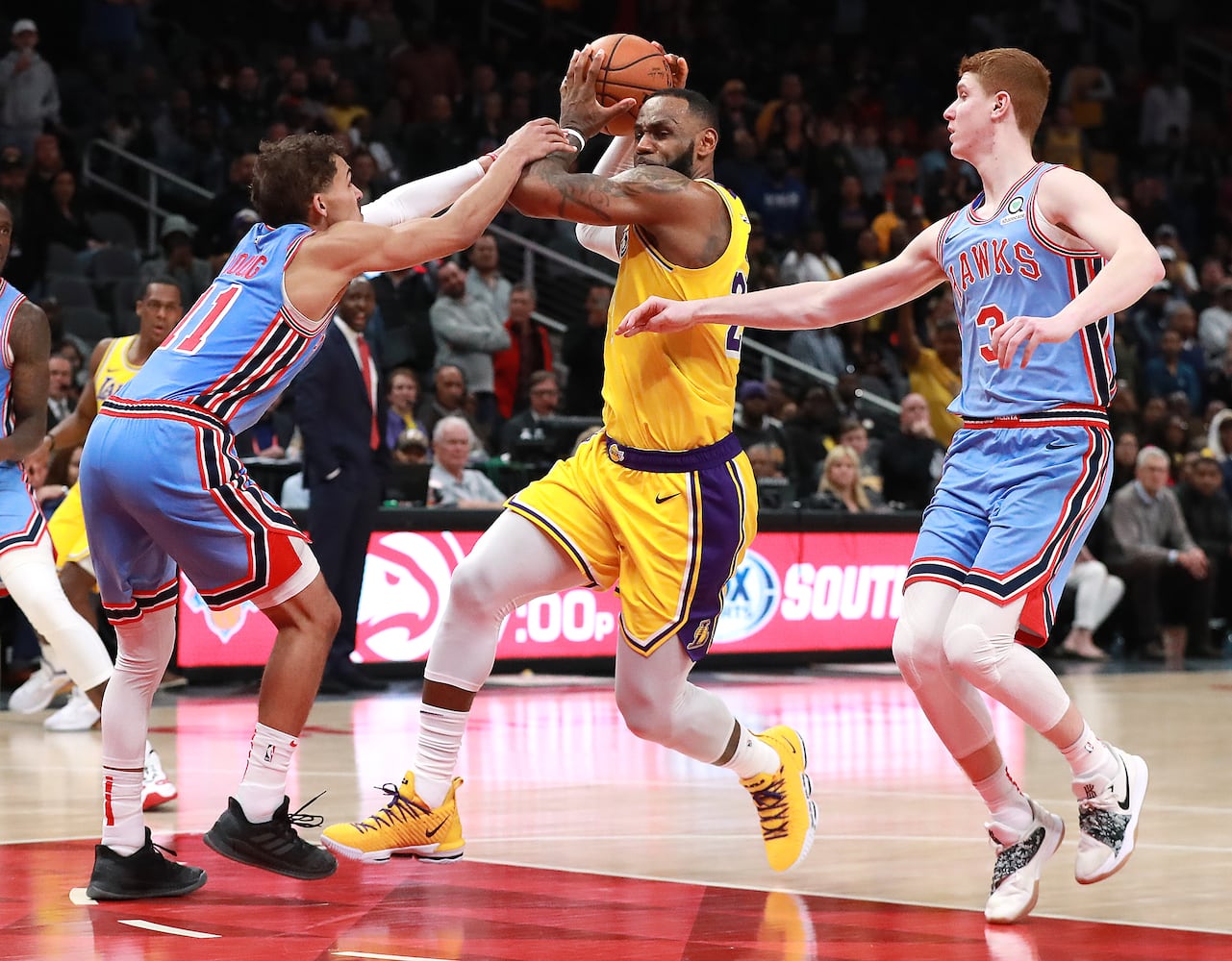 Photos: Hawks handle LeBron James, Lakers