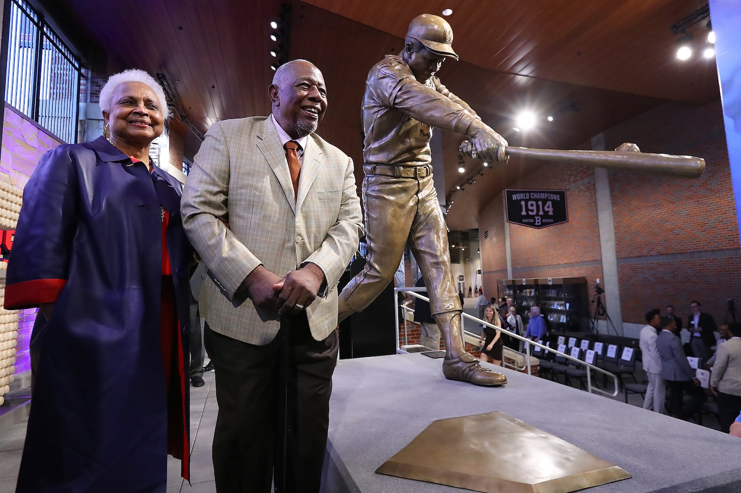 SunTrust Park honors Hank Aaron