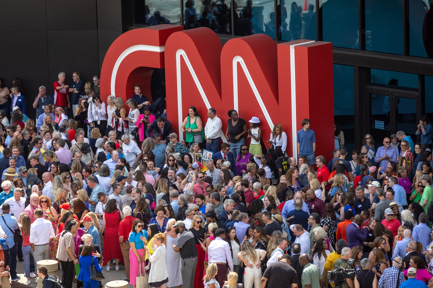 Hundreds of CNN alum bid farewell to CNN Center