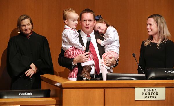 January 6, 2020 Smyrna: Incoming Mayor Derek Norton introduces his wife Laura Goss and their children Samantha, 4, and Jack, 3, as Superior Court Judge Ann Harris prepares to administer the oath of office during the swearing in ceremony for the Mayor and City Council at Smyrna City Hall on Monday, January 6, 2020, in Smyrna.  Curtis Compton ccompton@ajc.com