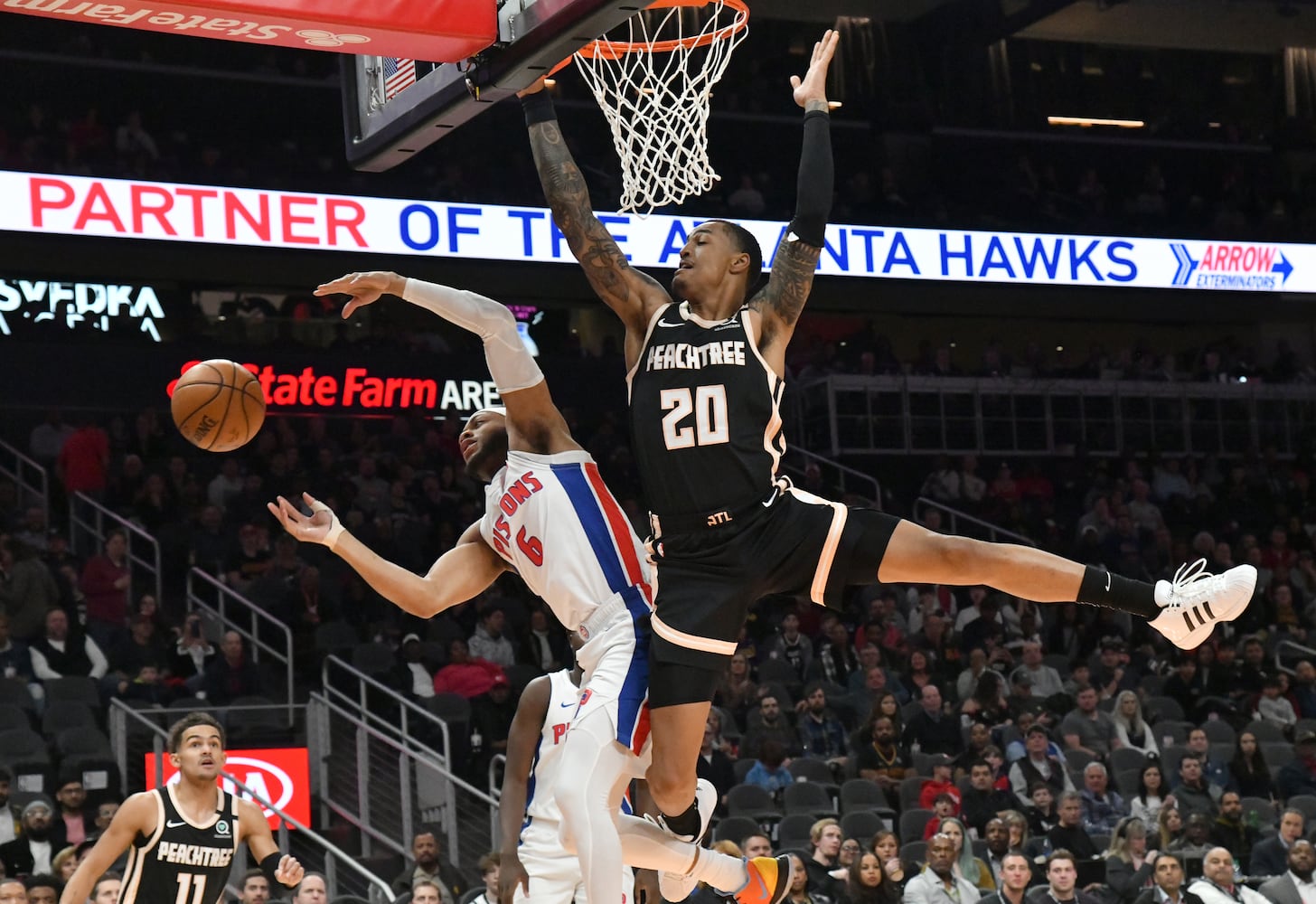 Photos: Hawks shoot for home win over the Pistons