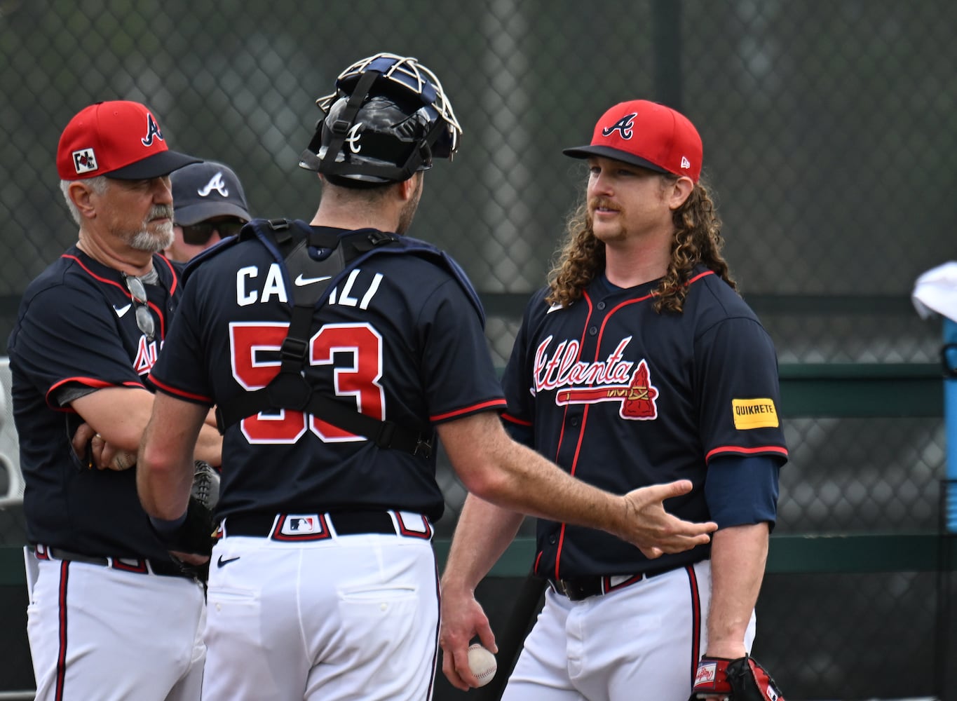 Braves pitchers and catchers report