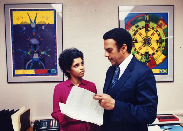 Shirley Franklin (left) meets with then-Mayor Andrew Young inside her Atlanta office. (AJC 1986)