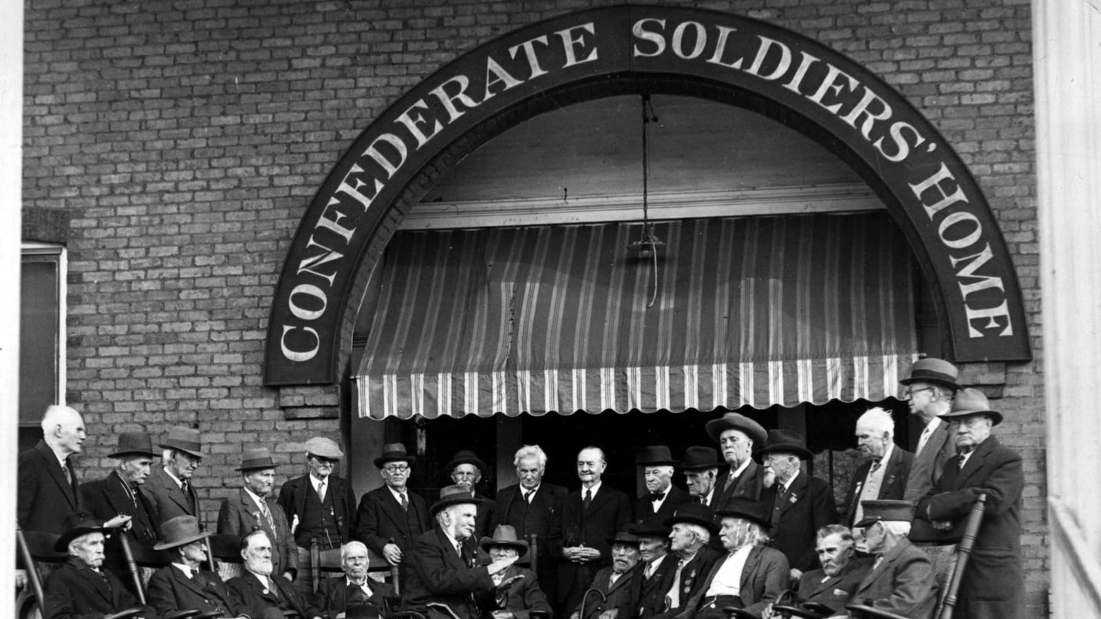 Atlanta, Ga.: Confederate Soldiers Home, 410 Confederate Avenue, built in 1902 to house aging Confederate Civil War veterans. This building, which is no longer there, is where the street got its name.