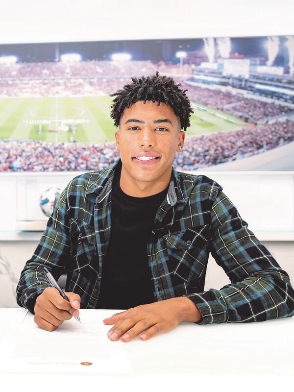 Atlanta United Homegrown signing Caleb Wiley sign his contract with his family at Children's Healthcare of Atlanta Training Ground in Marietta, Georgia, on Monday January 17, 2022. Photo by (Jacob Gonzalez/Atlanta United)