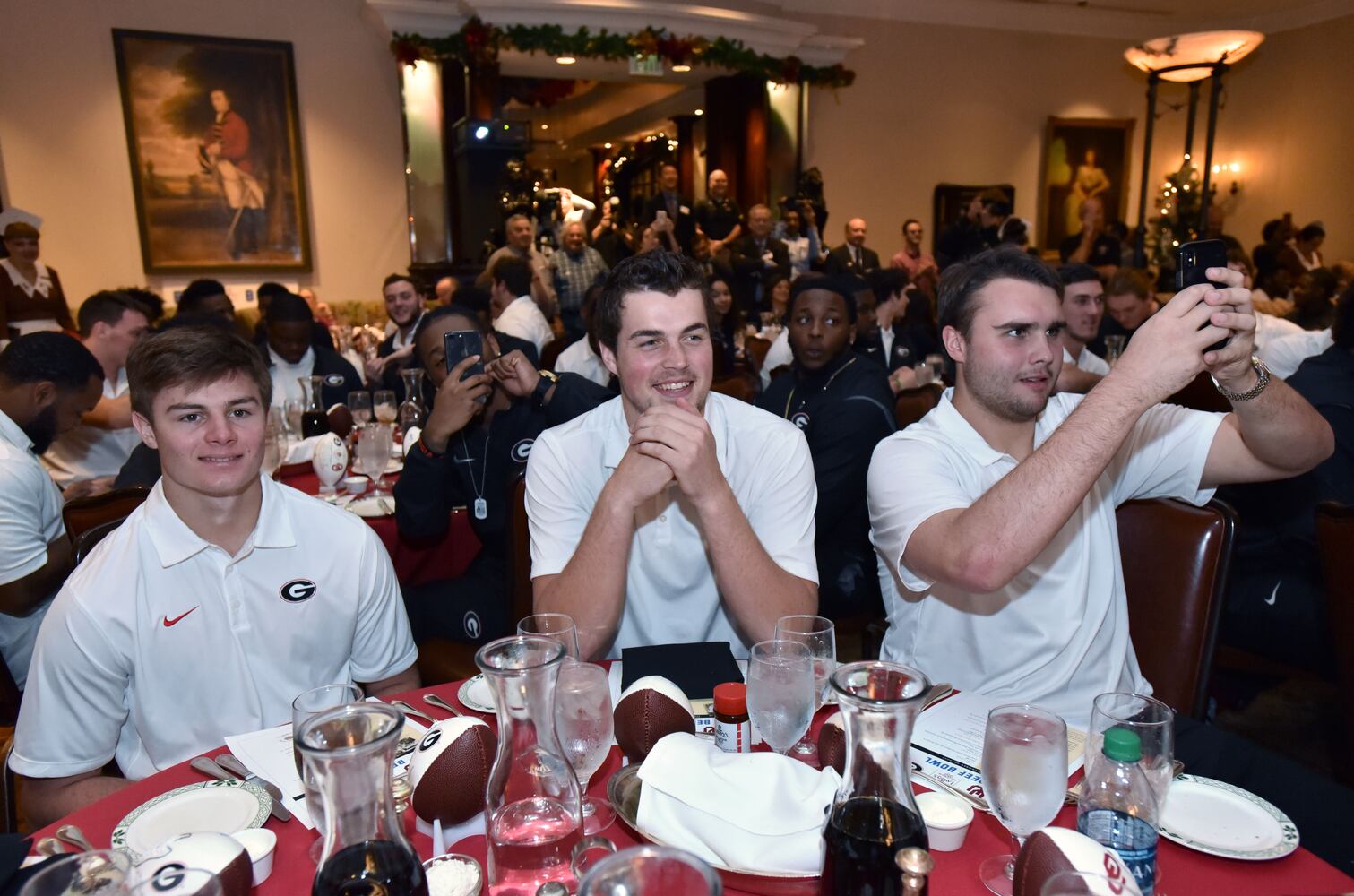 Photos: The scene at the Rose Bowl as Georgia, Oklahoma game nears