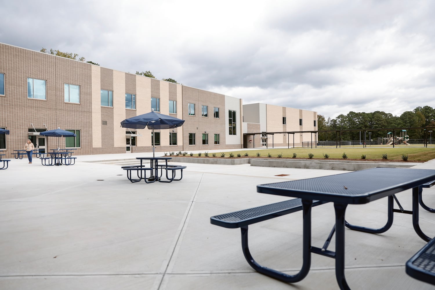 Views of courtyard at Eastvalley Elementary School in Marietta shown on Monday, Oct. 16, 2023. (Natrice Miller/ Natrice.miller@ajc.com)