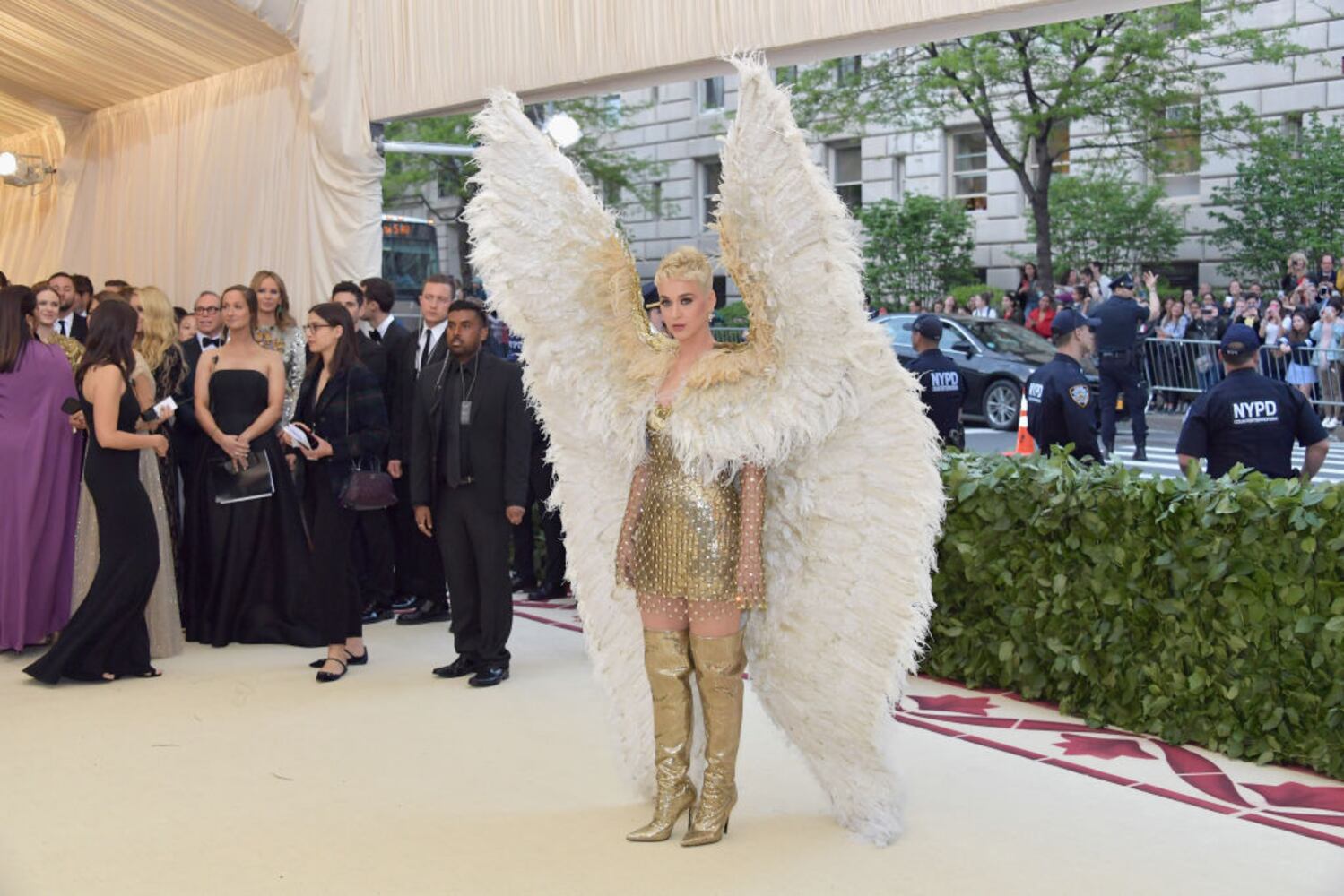 Photos: Katy Perry gets angelic at the 2018 Met Gala