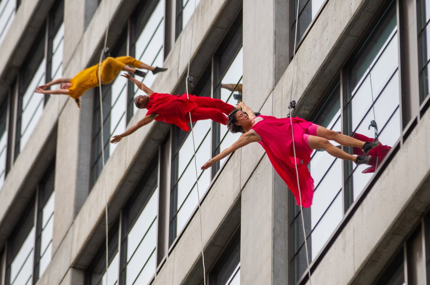 Bandaloop dancers