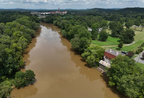 An aerial photograph shows the Oostanaula Water Pump Station near Rome, where the city used to draw water, on Tuesday, Aug. 23, 2022. (Hyosub Shin / Hyosub.Shin@ajc.com)