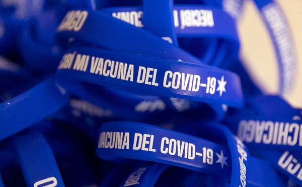 Bracelets in Spanish for patients receiving their COVID-19 vaccine. (Brian Cassella/Chicago Tribune/TNS)