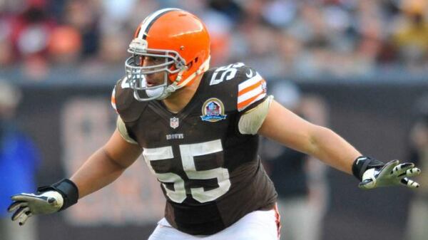 Dec 16, 2012; Cleveland, OH, USA; Cleveland Browns center Alex Mack (55) during a game against the Washington Redskins at Cleveland Browns Stadium. Washington won 38-21. Mandatory Credit: David Richard-USA TODAY Sports