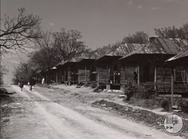 Shotgun houses on South Finley, Linnentown, 1947, with water tower in background. “Joel A. Weir: Film of Athens (1947).” Georgia Town Films Collection. Courtesy of Walter J. Brown Media Archives and Peabody Collection. The University of Georgia Libraries