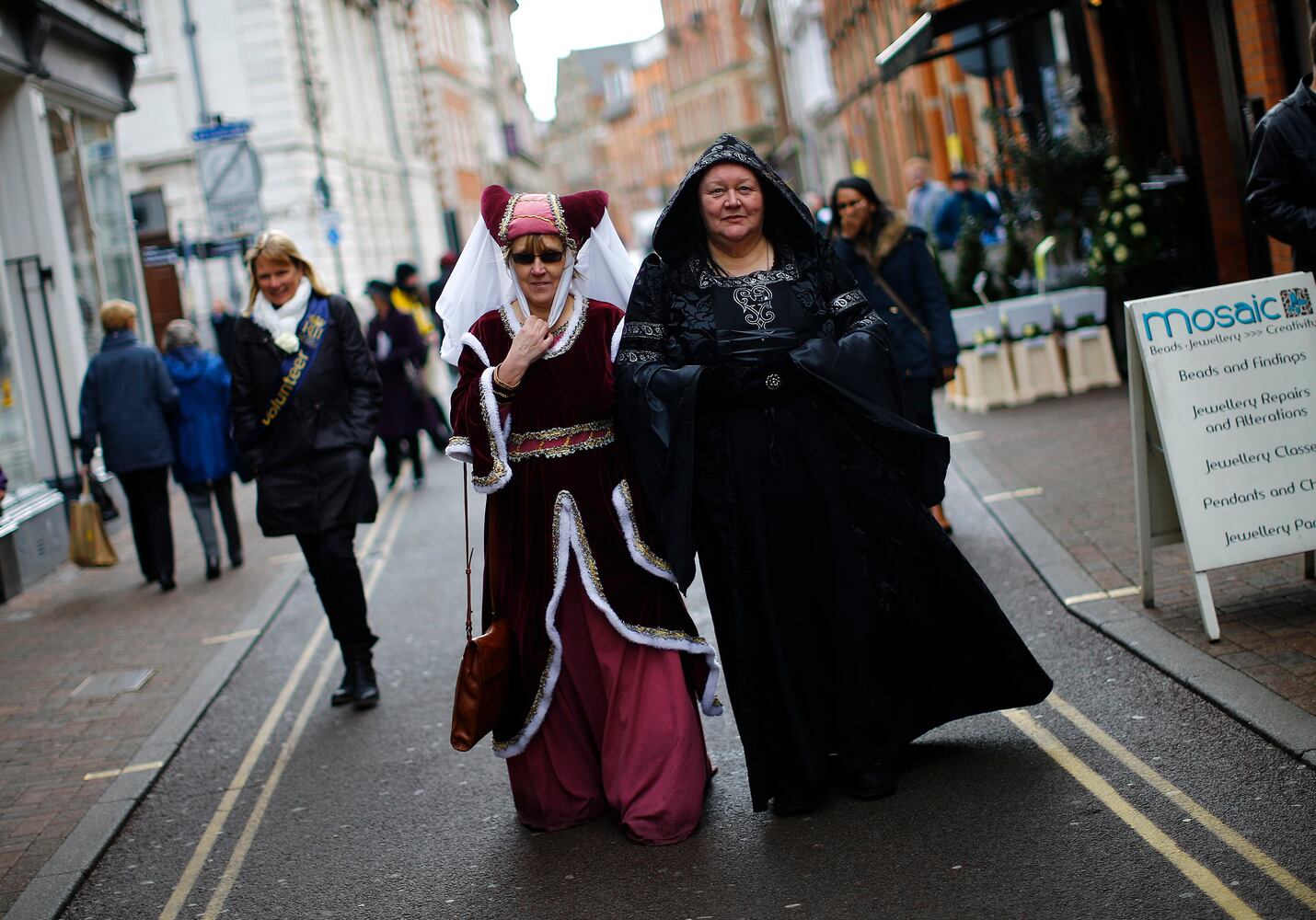 Richard III's belated burial