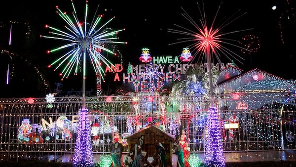 Sully's Christmas lights in Jupiter. (J. Gwendolynne Berry/The Palm Beach Post)