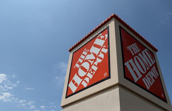 Employees at a Florida Home Depot store built a lemonade stand for a boy who wanted to raise money for a friend who had cancer.