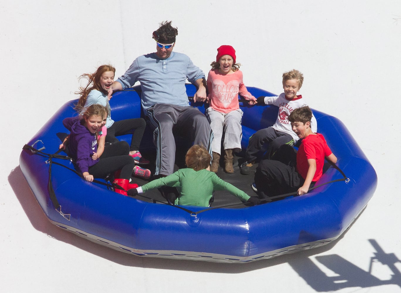 Photos: Playing in snow at Stone Mountain Park